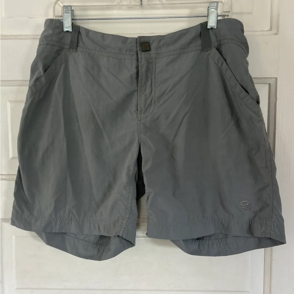 Mountain Hardwear Women’s Charcoal 7” Inseam Shorts with Pockets. Size 10
